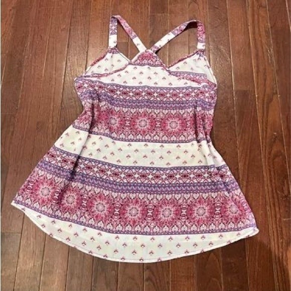 Beautiful pink and white Top Size Medium - Picture 5 of 5